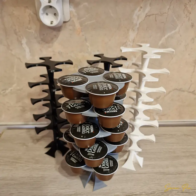 3D принтирани стойки за кафе капсули в три цвята