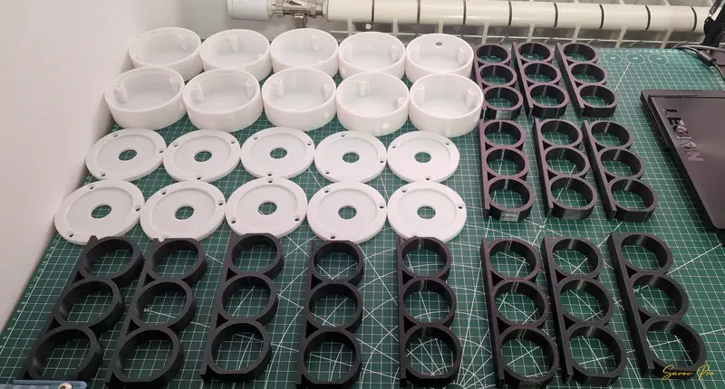 3D принтирани кутии и тройни стойки