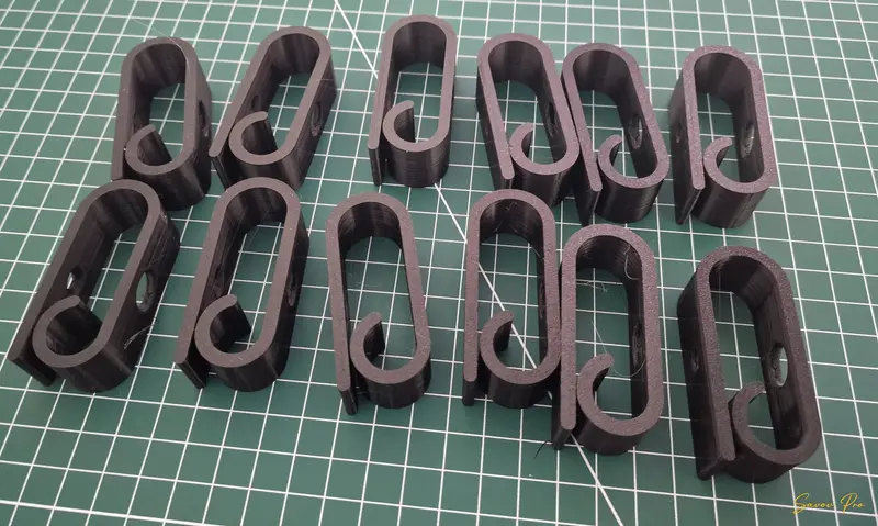 3D принтирани черни пластмасови скоби