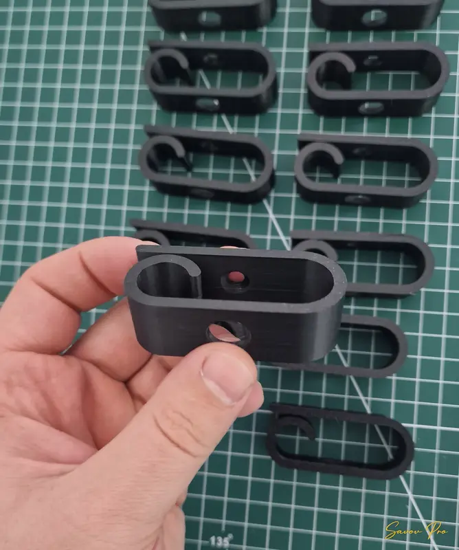 Черен 3D принтиран пластмасов държач