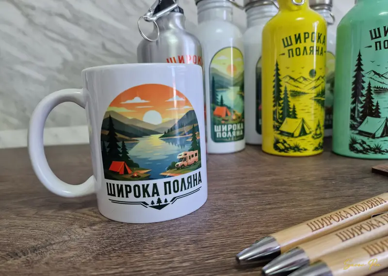 Керамична чаша Широка поляна със залез и къмпинг
