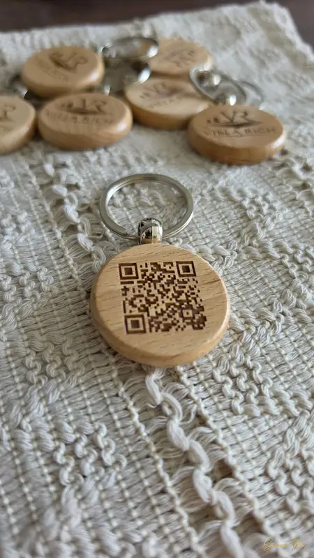 Дървени ключодържатели Villa Rich с QR код